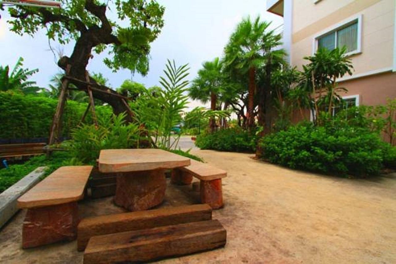 The Loft Resort Bangkok Extérieur photo